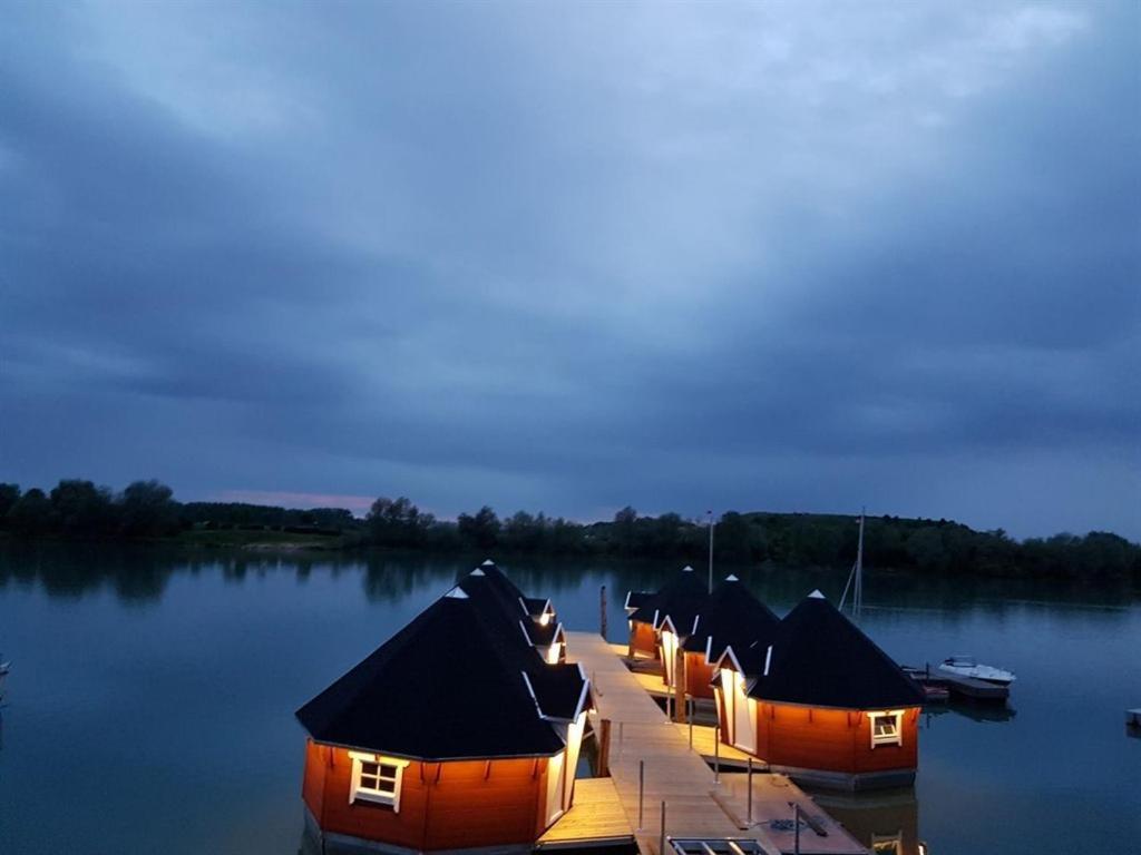 Maritime Freizeit Camp "Mfc" Erfurter Seen Bagian luar foto